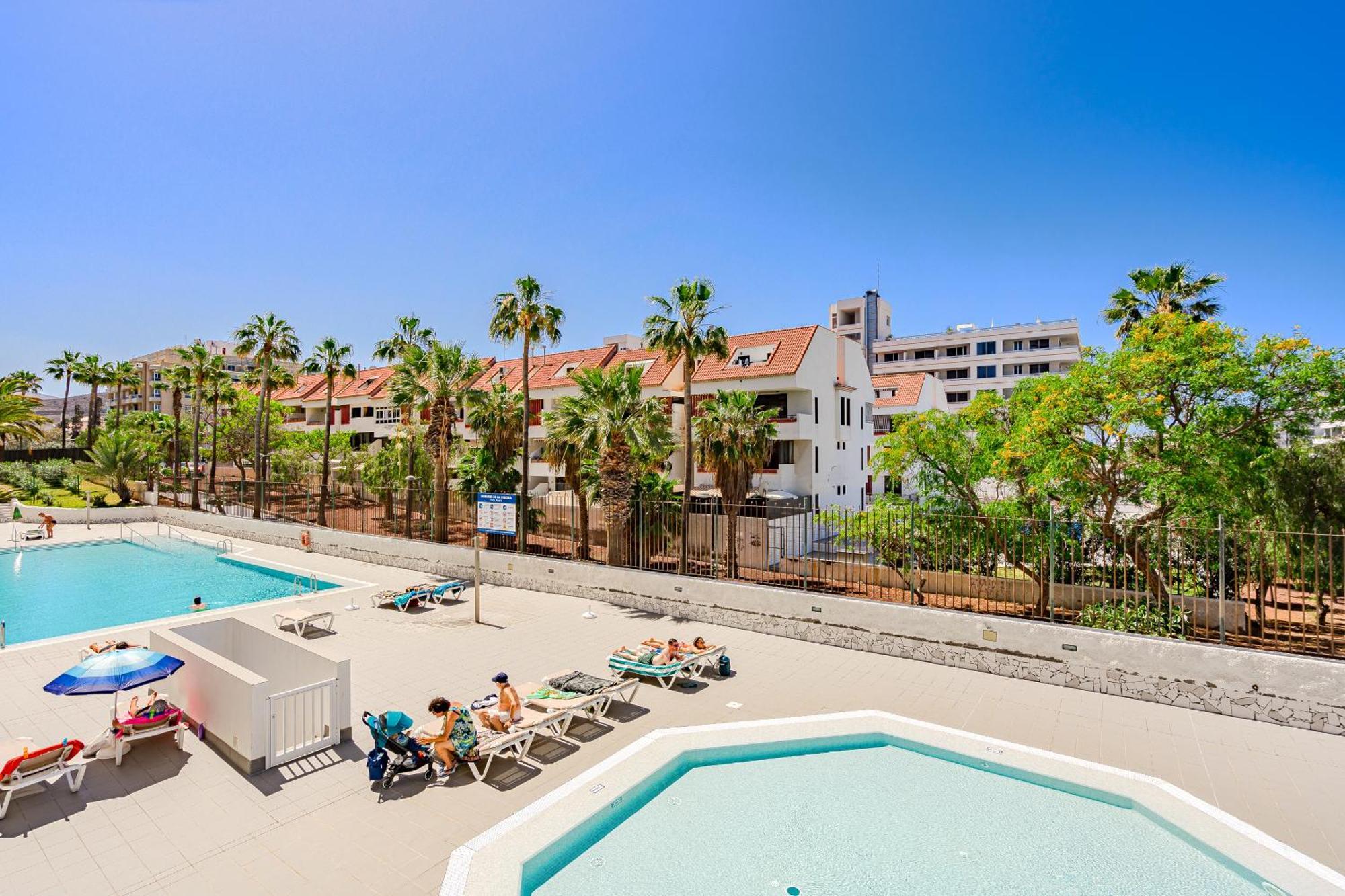 Un dormitorio en Playa de las Américas Costa Adeje  Exterior foto