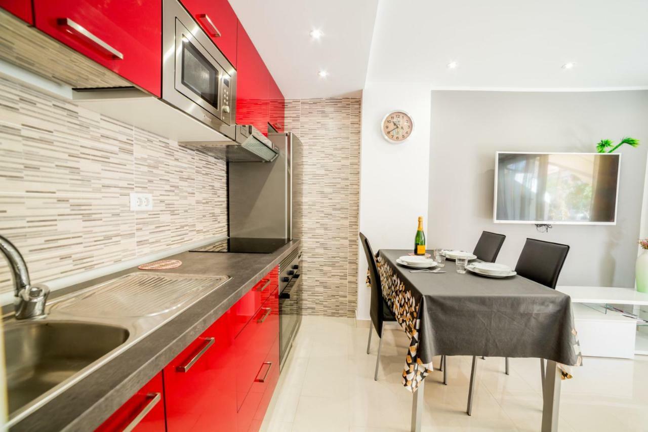 Un dormitorio en Playa de las Américas Costa Adeje  Exterior foto